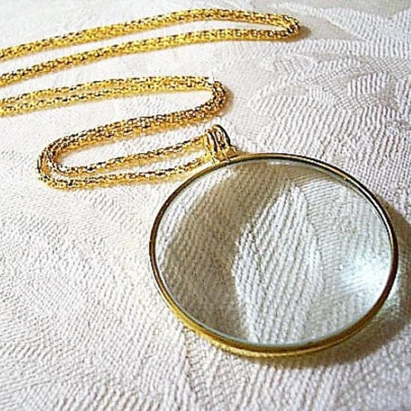 Magnifying Glass Necklace Gold Tone Vintage 5x Power - Picture 1 of 7